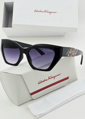 Набор солнцезащитные очки, коробка, чехол + салфетки 2128100