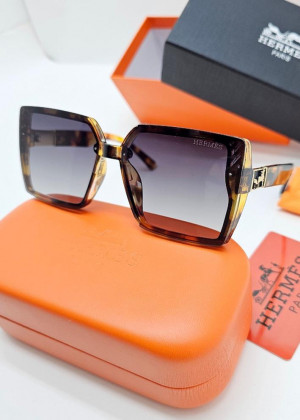 Набор солнцезащитные очки, коробка, чехол + салфетки 2141971