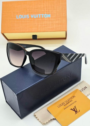 Набор солнцезащитные очки, коробка, чехол + салфетки 2145794