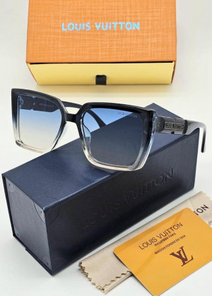 Набор солнцезащитные очки, коробка, чехол + салфетки 2150236