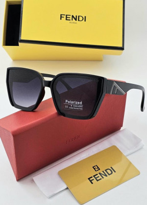 Набор женские солнцезащитные очки, коробка, чехол + салфетки 2161526