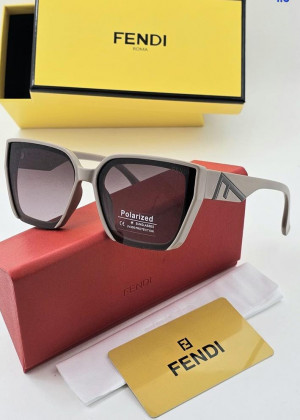 Набор женские солнцезащитные очки, коробка, чехол + салфетки 2161528