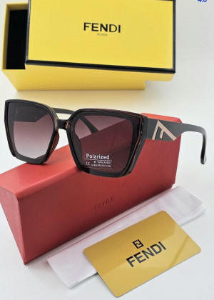 Набор женские солнцезащитные очки, коробка, чехол + салфетки 2161530