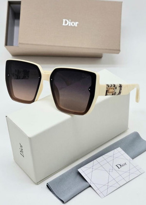 Набор женские солнцезащитные очки, коробка, чехол + салфетки 2172941