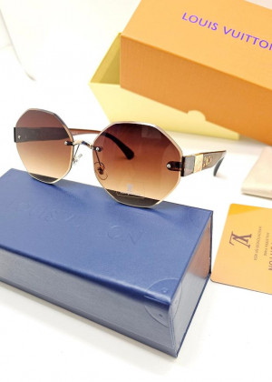Набор женские солнцезащитные очки, коробка, чехол + салфетки 2185075