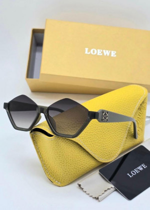 Набор женские солнцезащитные очки, коробка, чехол + салфетки 2350116