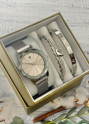 Подарочный набор для женщин часы, 2 браслета + коробка 2351894