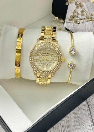 Подарочный набор для женщин часы, 2 браслета + коробка 2351916