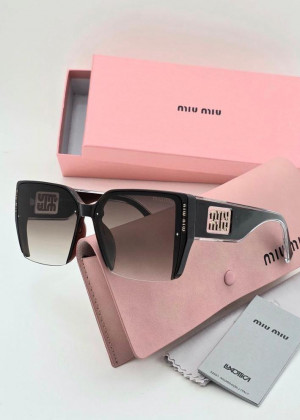 Набор женские солнцезащитные очки, коробка, чехол + салфетки 2352361