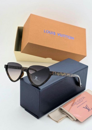 Набор женские солнцезащитные очки, коробка, чехол + салфетки 2356644