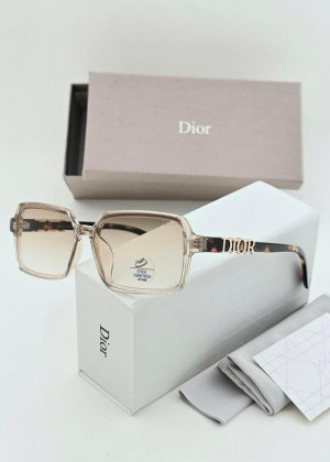 Набор женские солнцезащитные очки, коробка, чехол + салфетки 2362352