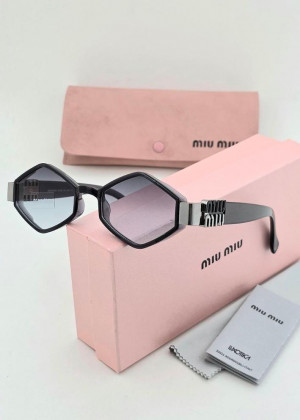 Набор женские солнцезащитные очки, коробка, чехол + салфетки 2362378