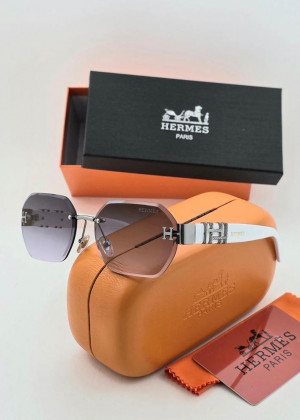 Набор женские солнцезащитные очки, коробка, чехол + салфетки 2362385