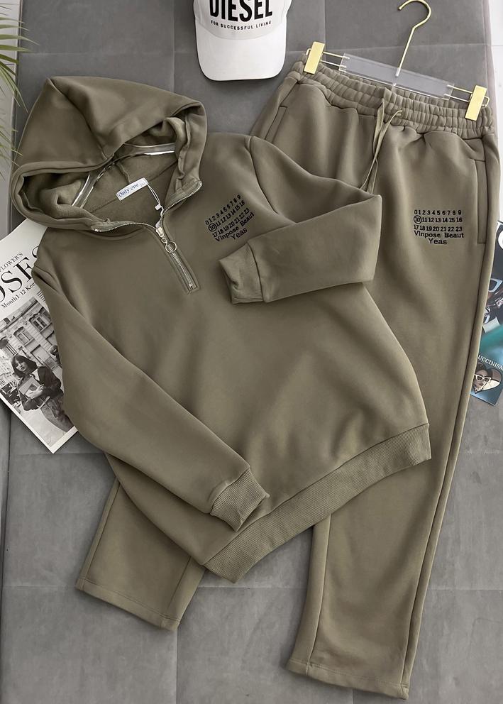 Спортивный костюм 