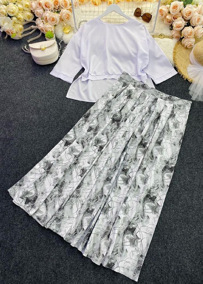 Костюм (блузка и юбка) 