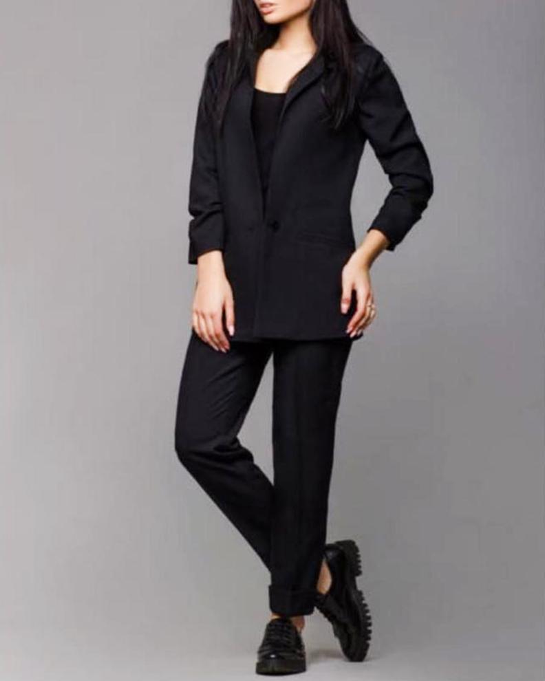 Пиджак и брюки черного цвета женские