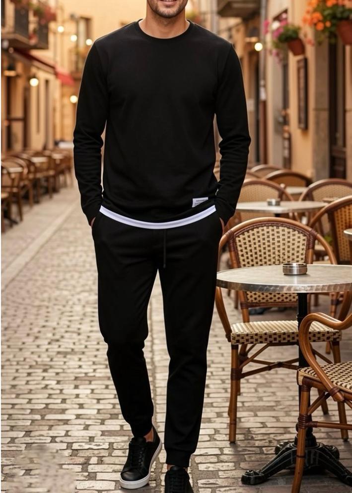 Спортивный костюм 